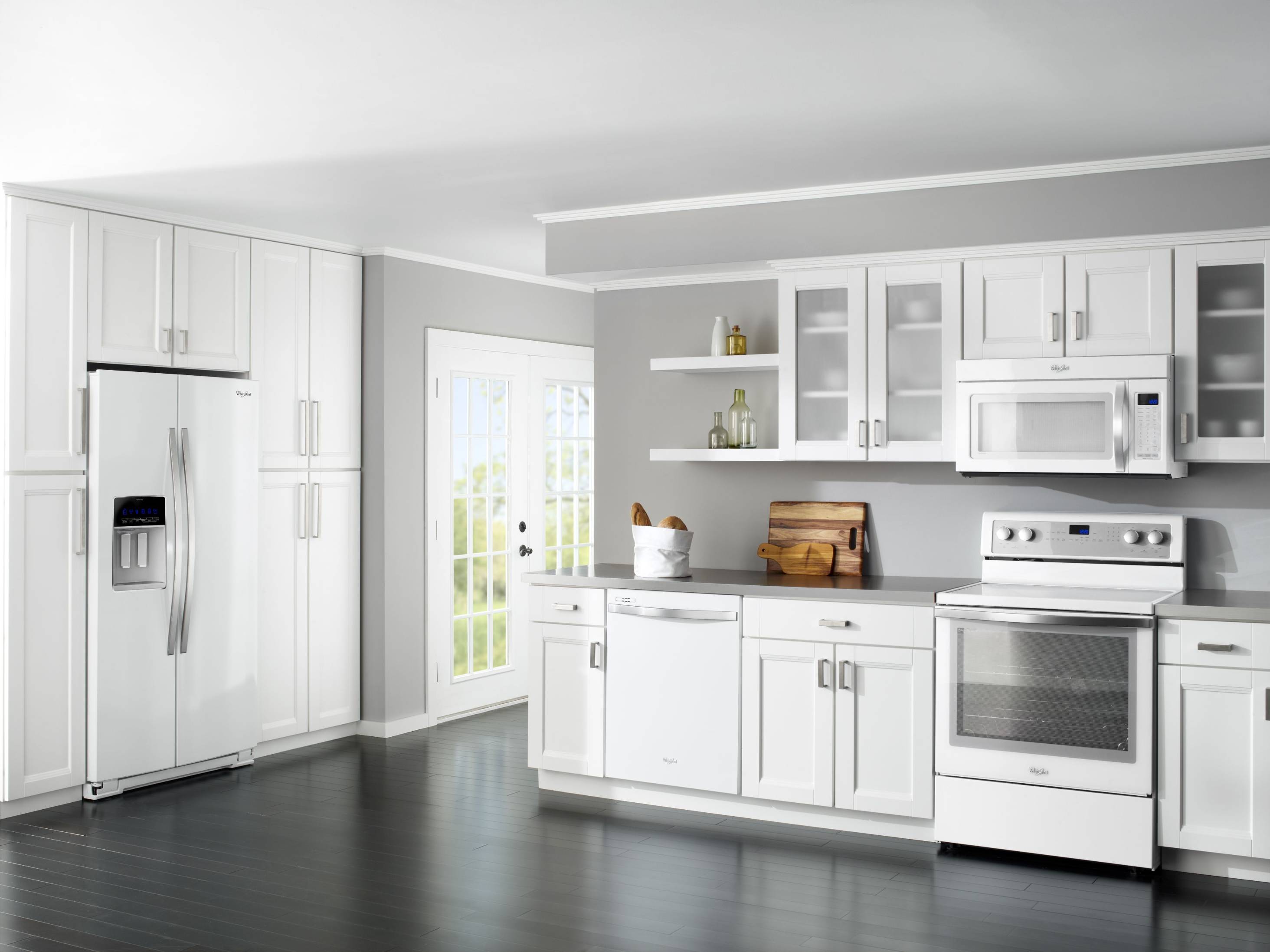 How to match appliances and kitchen cabinets colors Black and white