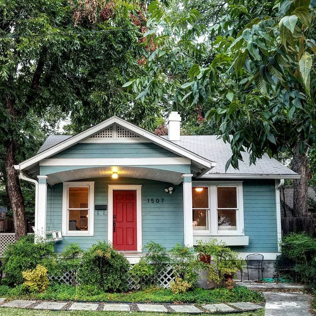 @cottage_a_day’s Instagram profile post: “Cutest cottage in da 'hood. #