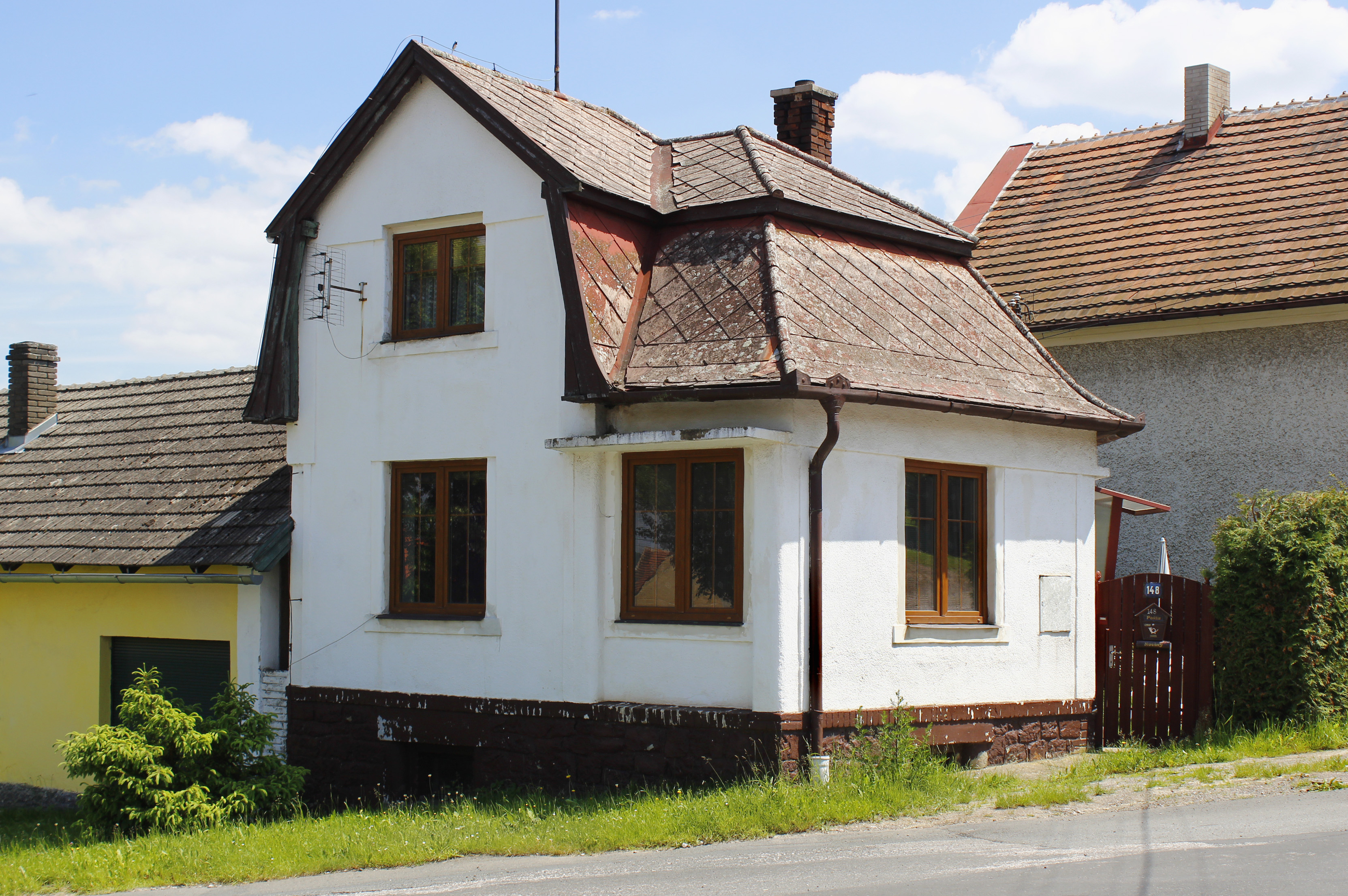 File:Újezd u Cerhovic, small house.jpg - Wikimedia Commons