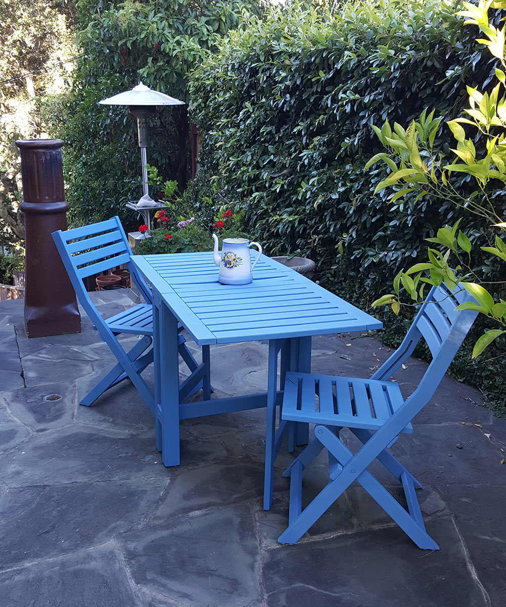 Painting Outdoor Furniture with Annie Sloan Paints - toniCarr Designs