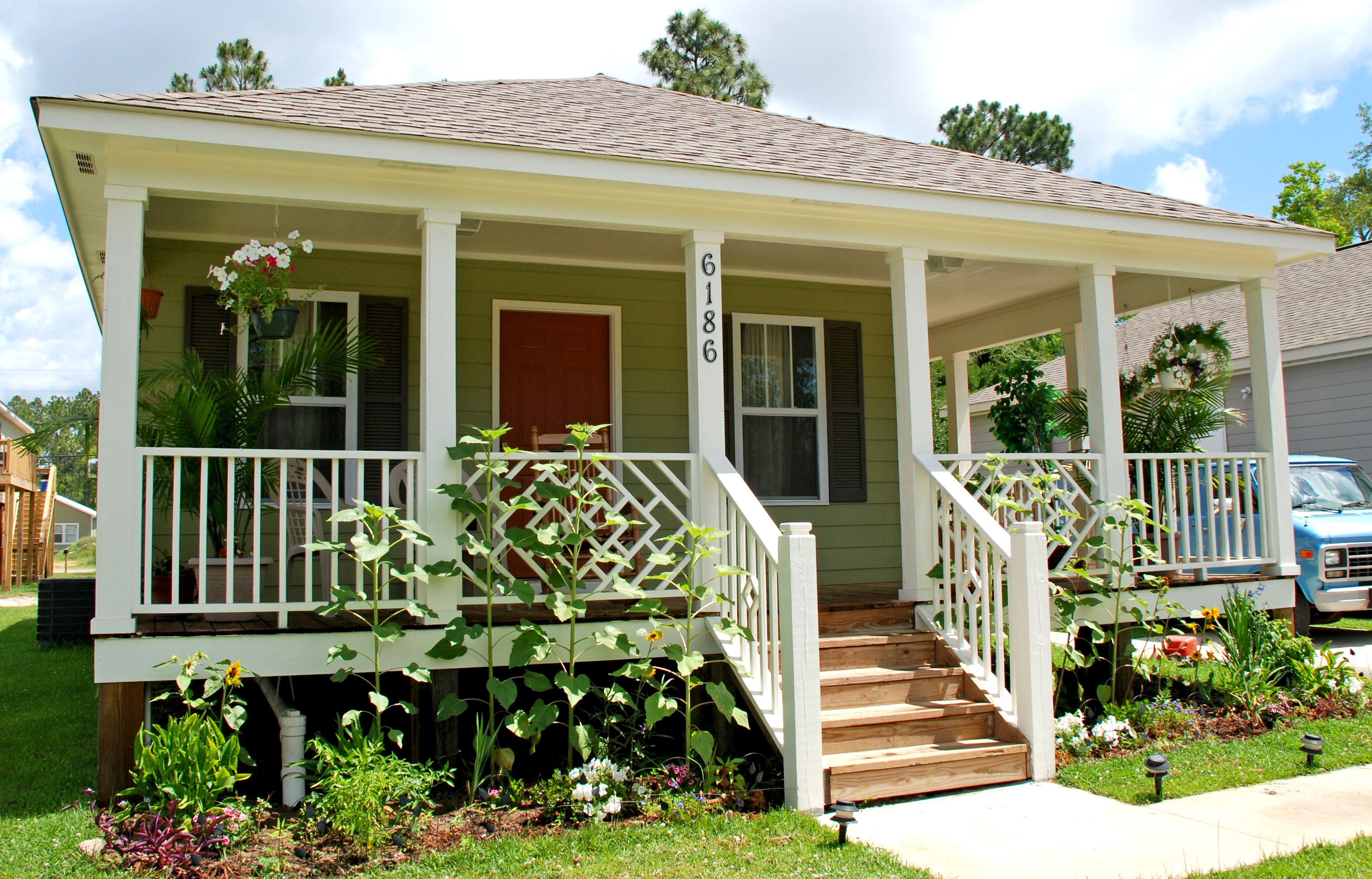 Simple Columns | Tiny house design, Porch house plans, House front porch